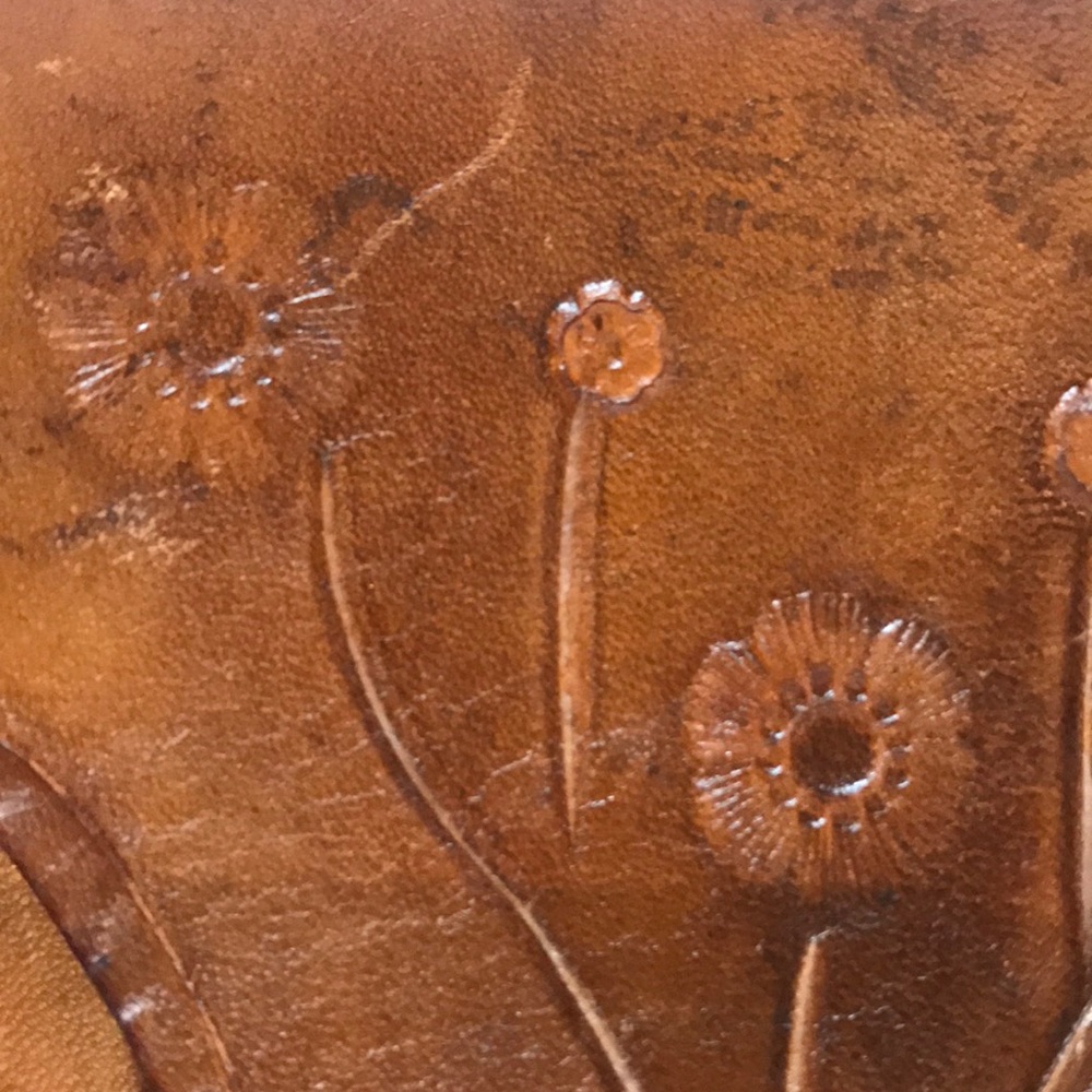 “VINTAGE” Handmade Floral Leather Crossbody Bag . - Picture 9 of 16